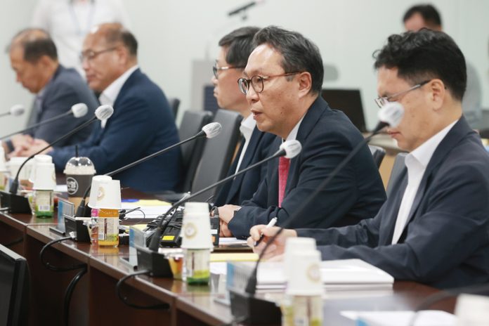 26일 오후 서울 서초구 국제전자센터에서 열린 제19차 건강보험정책심의위원회에서 박민수 위원장이 발언하고 있다. 연합뉴스