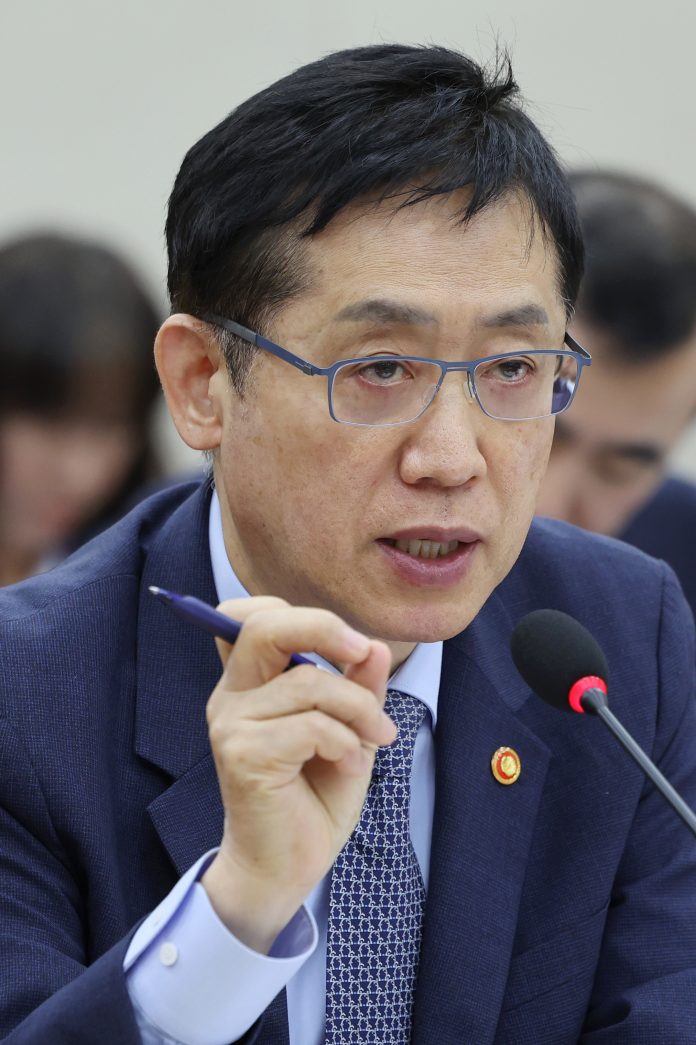 답변하는 김주현 금융위원장