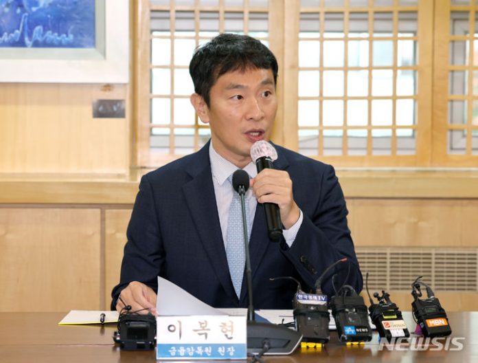 [서울=뉴시스] 김금보 기자 = 이복현 금융감독원장이 6일 오전 서울 서대문구 한국공인회계사회에서 열린 