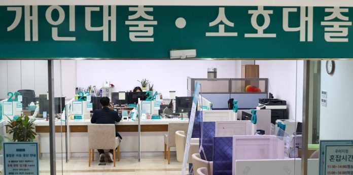 커지는 빚 부담 어쩌나…중소기업 은행 대출 1000조 돌파