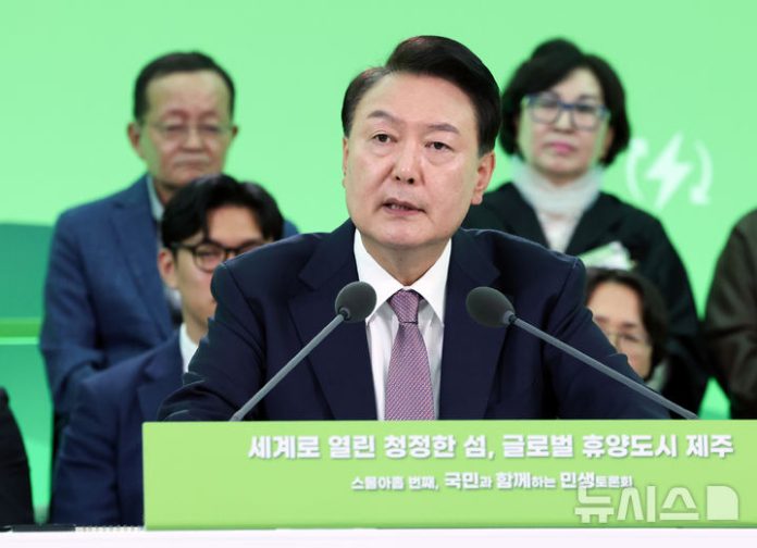 [제주=뉴시스] 조수정 기자 = 윤석열 대통령이 15일 제주국제자유도시개발센터에서 