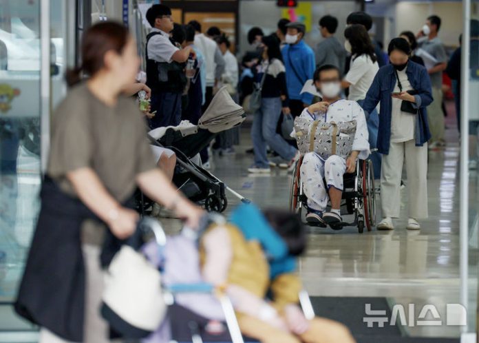 [서울=뉴시스] 김진아 기자 = 사진은 지난 10월7일 서울의 한 대학병원. 2024.10.07. bluesoda@newsis.com